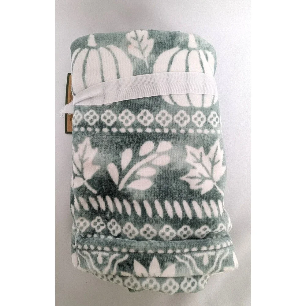 Deborah Connolly Designs 2 Hand Towels Pumpkin Green White Design NEW